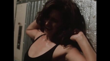 Karina Lombard nue - Footsteps (États-Unis/Suède, 1998)