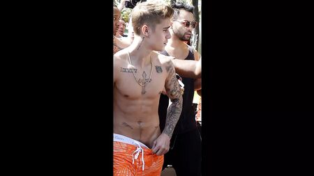 Compilation gay de célébrités : le « Cum Challenge » de Justin Bieber (NOUVEAU)
