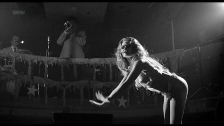 Valérie Perrine, Kathryn Witt nues - Lenny (États-Unis, 1974)