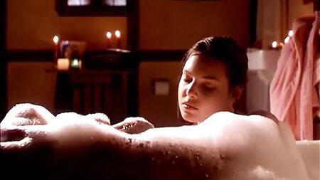 Katherine Heigl : seins nus dans « Bug Buster » sur ScandalPlanet.Com