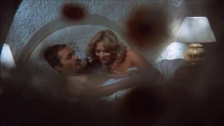 Sybil Danning dans le rôle de Brenda, dans une scène du film *The Day of the Cobra* (1980)