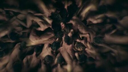 Les seins nus de Blake Lively dans « All I See Is You » – ScandalPlanetCom