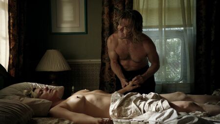 Molly Price nue - Shameless s02e02-03 (2012) HD 1080p
