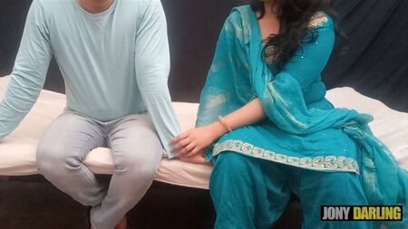 « Damaad ji, baise-moi le cul », « S'il te plaît, baise-moi le cul », première expérience de sodomie avec une belle-mère indienne, véritable vidéo de sexe maison