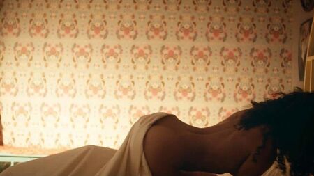 Scène de sexe avec Logan Browning nue sur ScandalPlanet.Com