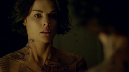 Jaimie Alexander nue - Blindspot (2015) - s01e01 (1080p)