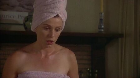 Frances McDormand, Lori Singer nues - Short Cuts (1993)