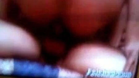 se masturber devant du porno gay sur son ordi