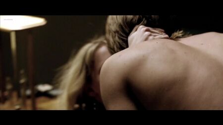 Amber Heard, Ryanne Duzich - Friday Night Lights 2004 (scène de sexe, сцена секса, érotisme)
