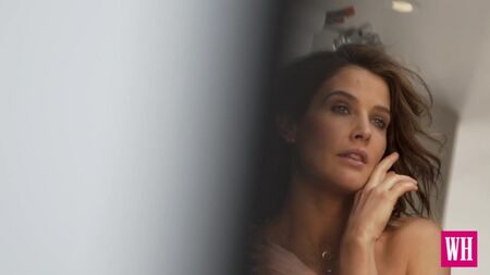 Cobie Smulders seins nus - Women's Health, mai 2015