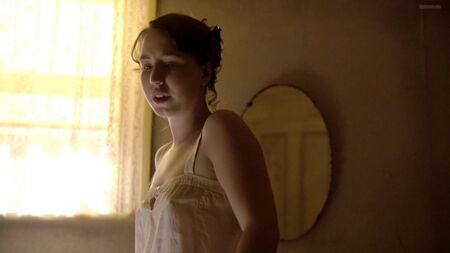 Danielle Cormack nue - Underbelly (2011) s04e01 - 1080p