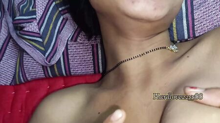 J'ai baisé la chatte de Desi Bhabhi ; c'est une chatte très sexy, et j'ai éjaculé en elle