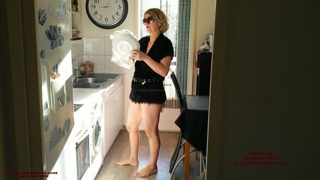 Une cougar de 47 ans à la recherche d'un jeune homme