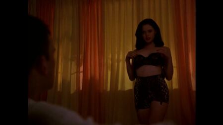Amy Locane, Rose McGowan nues - Going All the Way (1997)