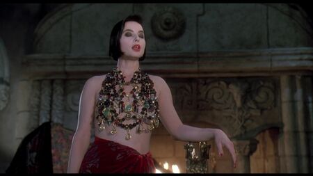 Isabella Rossellini, Catherine Bell, etc. Nues - La Mort vous va si bien (1992)