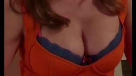 Jennifer Love Hewitt a une superbe poitrine