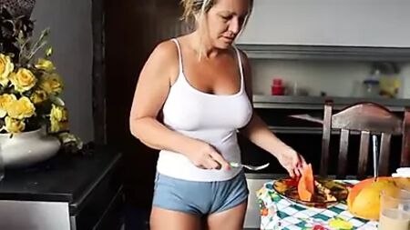 Une femme mûre sexy 2
