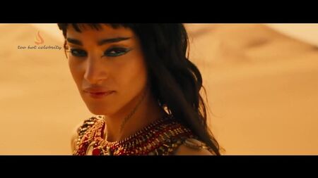 Sofia Boutella - La Belle-maman (2017)