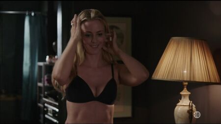 Scène de sexe avec Miranda Raison nue - Spotless s01e02 (2015) HDTV 1080p