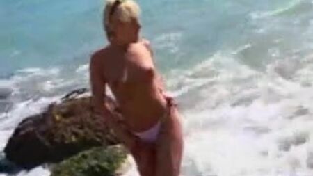 Bette Davis se baignant nue FM 14