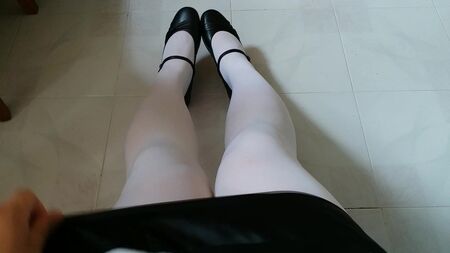 Teaser : Mary Jane noires et collants blancs