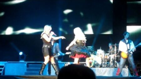 Miranda Lambert et RaeLynn - « Wake Up Call »