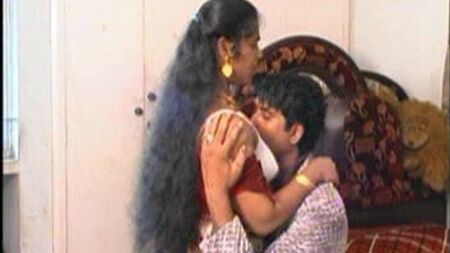Les expressions fantastiques de la tante malayalam érotique