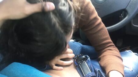 Ma première fellation dans la voiture. J'étais nerveuse