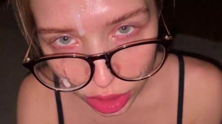 Je mettrai mes lunettes, sinon vous terminera mes yeux!