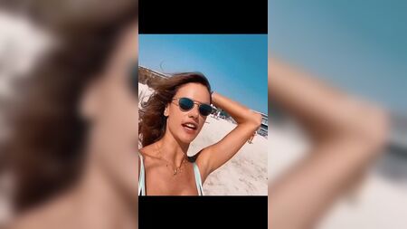 Alessandra Ambrosio et Izabel Goulart - Les filles en bikini, 7 mars 2020