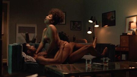 Scène de sexe avec Alison Law dans « Insecure » sur ScandalPlanetCom