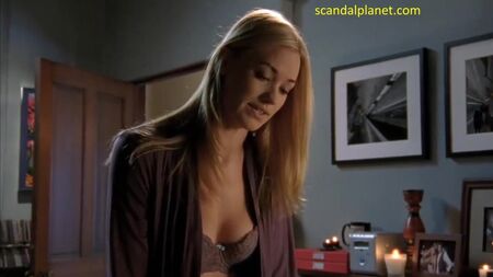 Les seins d'Yvonne Strahovski dans la série « Chuck » - ScandalPlanet.Com