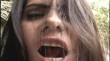 Sandy : Sexe anal dans les bois