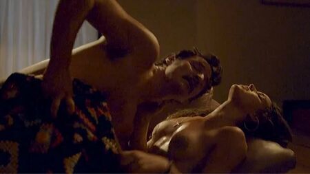La scène de sexe nue d'Adria Arjona dans « Narcos » – ScandalPlanetCom