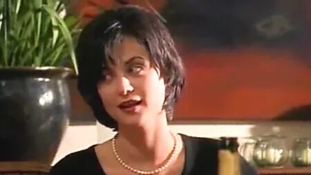 Compilation de photos de Catherine Bell nue