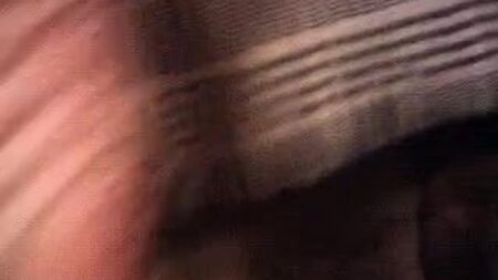 Pinky G : baise des pieds entre filles Papi me baise les pieds