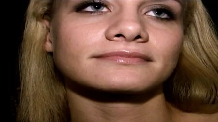 La plantureuse Leah Wilde suce et baise avec Dex Maghuan