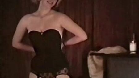 BIG SPENDER - Lingerie vintage blonde de style basque pour strip-tease