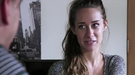 Un homme transforme sa femme en traînée