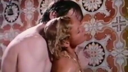 Dominique Saint Claire et Roger Caine dans un grand classique du porno