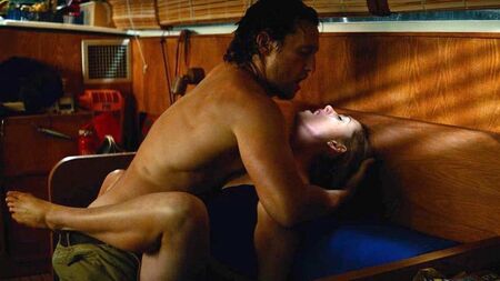 La scène de sexe d'Anne Hathaway dans « Serenity » sur ScandalPlanet.Com