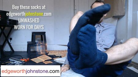 EDGEWORTH JOHNSTONE - ACHETEZ MES CHAUSSETTES D'OCCASION 1 - Fétichisme des chaussettes chez les hommes gays - Portées et à vendre - Grands pieds