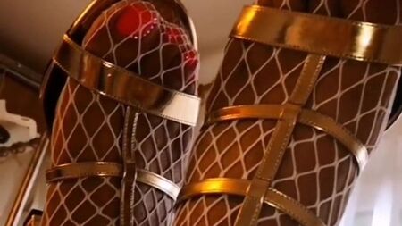 Des hommes en talons hauts