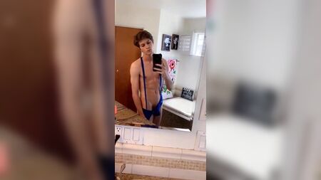un beau gosse en mankini