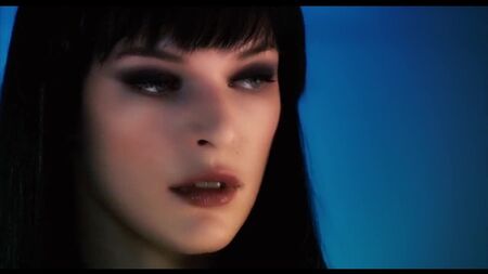 Milla Jovovich nue dans Ultraviolet