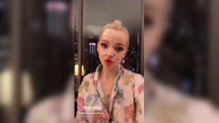 Dove Cameron vous invite à bien vous comporter