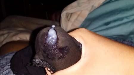 Se branler en culotte et jouir dans la poche de l'entrejambe