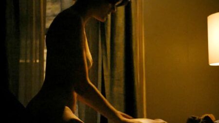 La scène de sexe nue de Frankie Shaw dans « Good Girls Revolt » : un véritable scandale