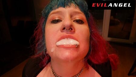 Paige revient pour un gangbang anal baigné de sperme - EvilAngel