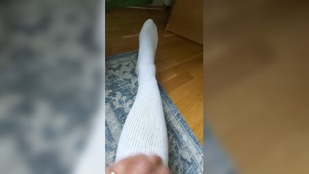 Je teste mes nouvelles cuissardes blanches AA ! C'est la première fois !